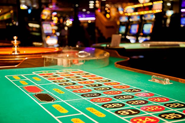Live roulette table with multi-camera studio setup